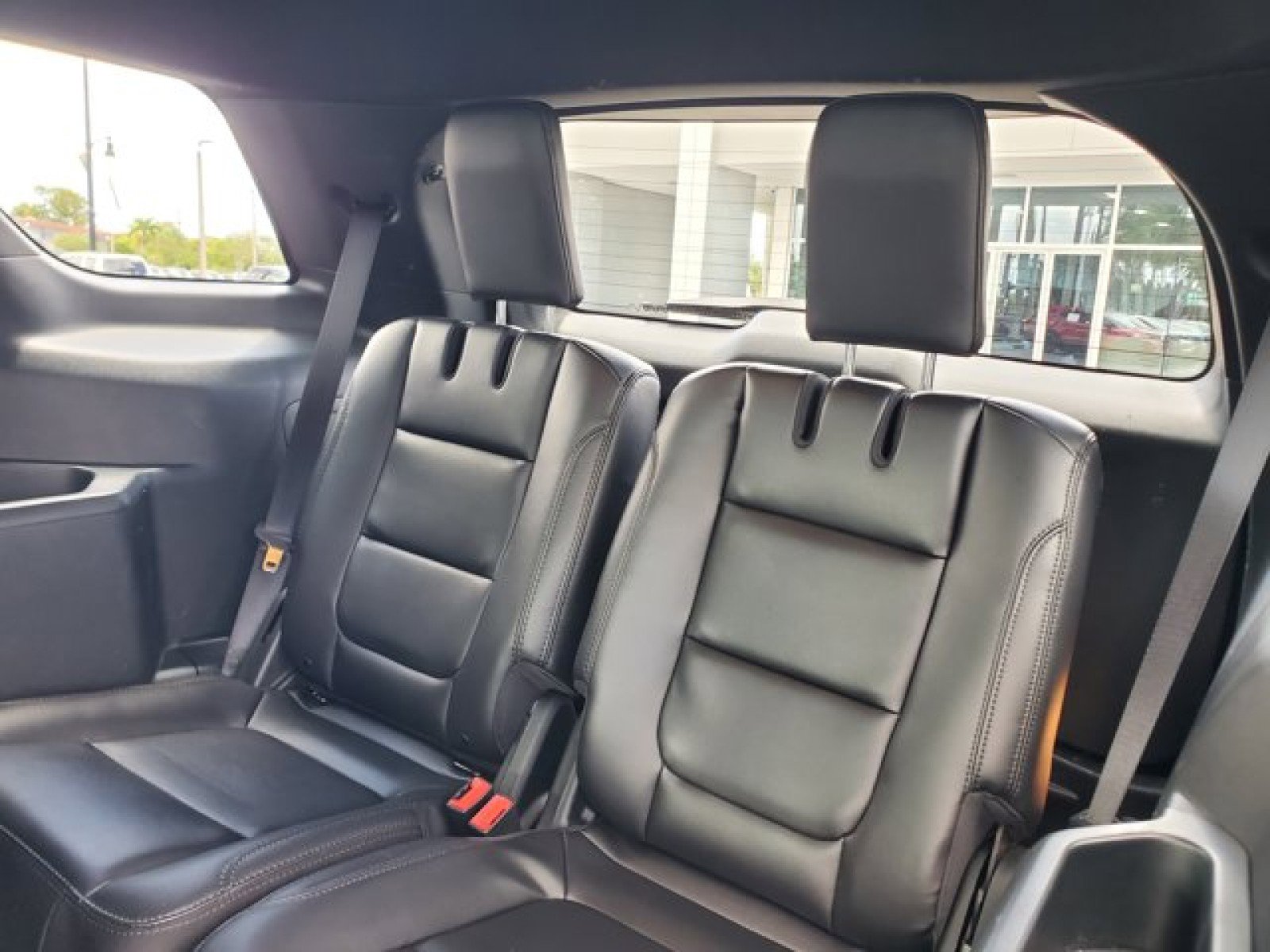 Certified 2019 Ford Explorer XLT w/ Equipment Group 202A FWD image 27