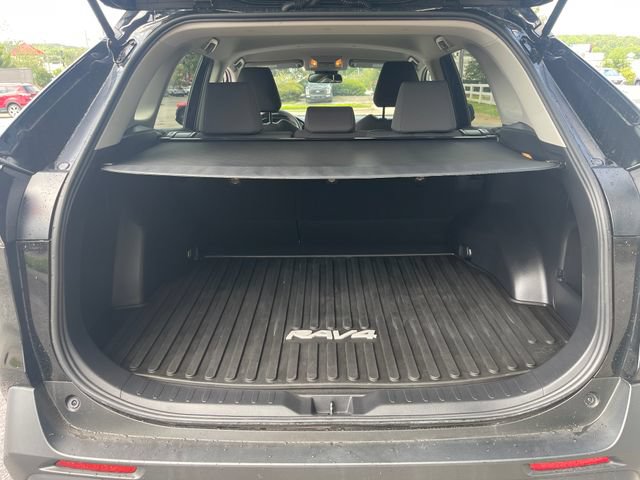 Used 2020 Toyota RAV4 XLE FWD image 17