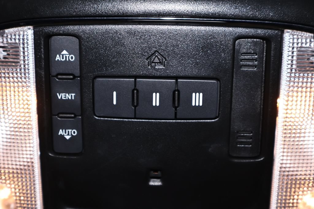Used 2020 Jeep Grand Cherokee Altitude AWD/4WD image 33