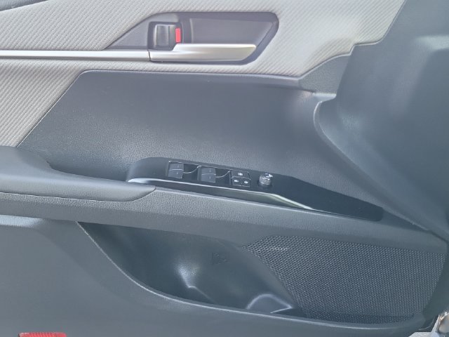 Used 2025 Toyota Camry SE FWD image 14
