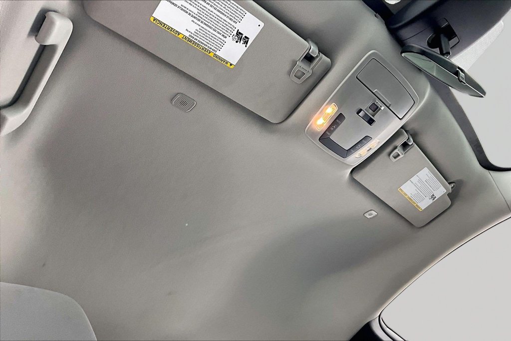 Used 2025 Toyota Sienna LE FWD image 22