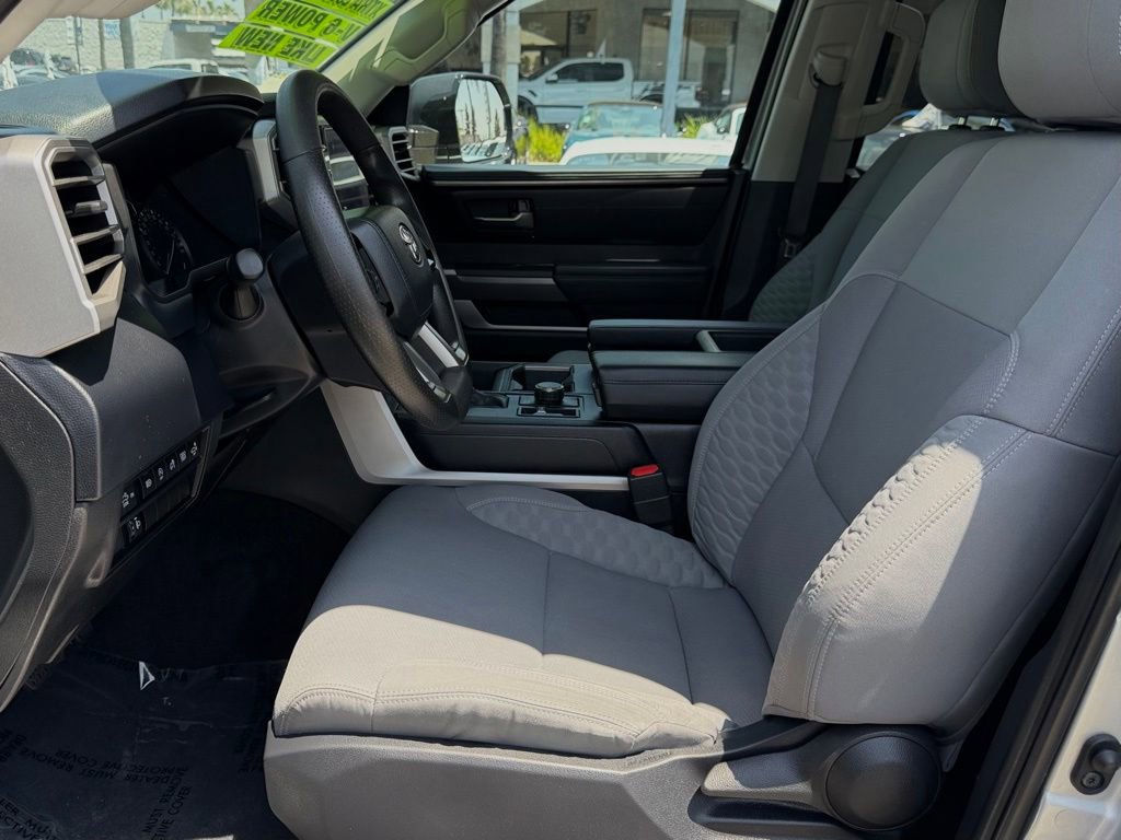 Used 2022 Toyota Tundra SR5 w/ SR5 Convenience Package AWD/4WD image 17