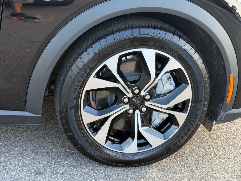 Certified 2025 Ford Mustang Mach-E Select RWD image 9