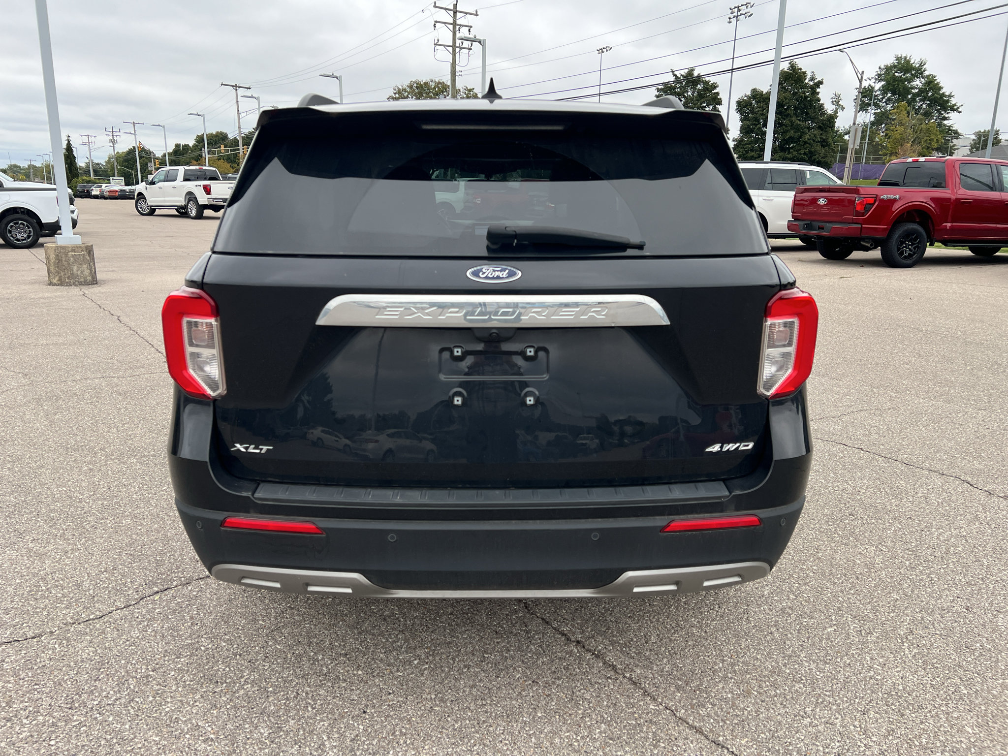 Certified 2023 Ford Explorer XLT w/ Equipment Group 202A AWD/4WD image 4
