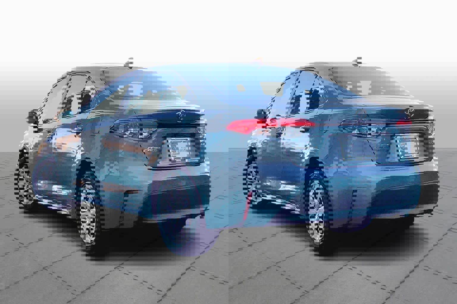 Used 2024 Toyota Corolla LE image 2