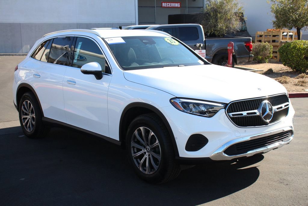Used 2025 Mercedes-Benz GLC 300 4MATIC image 10