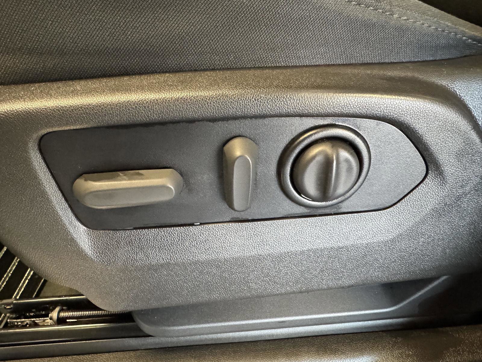 Used 2021 Chevrolet Silverado 1500 LT image 22