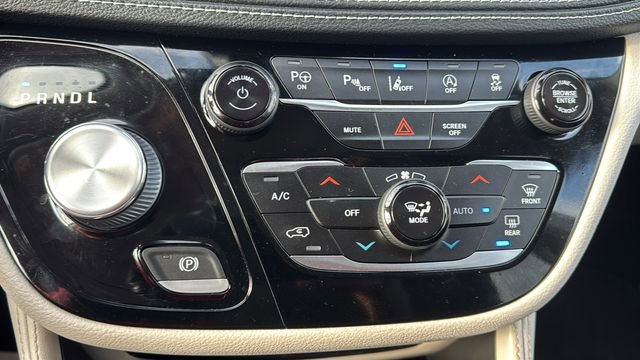 Used 2022 Chrysler Pacifica Limited image 31