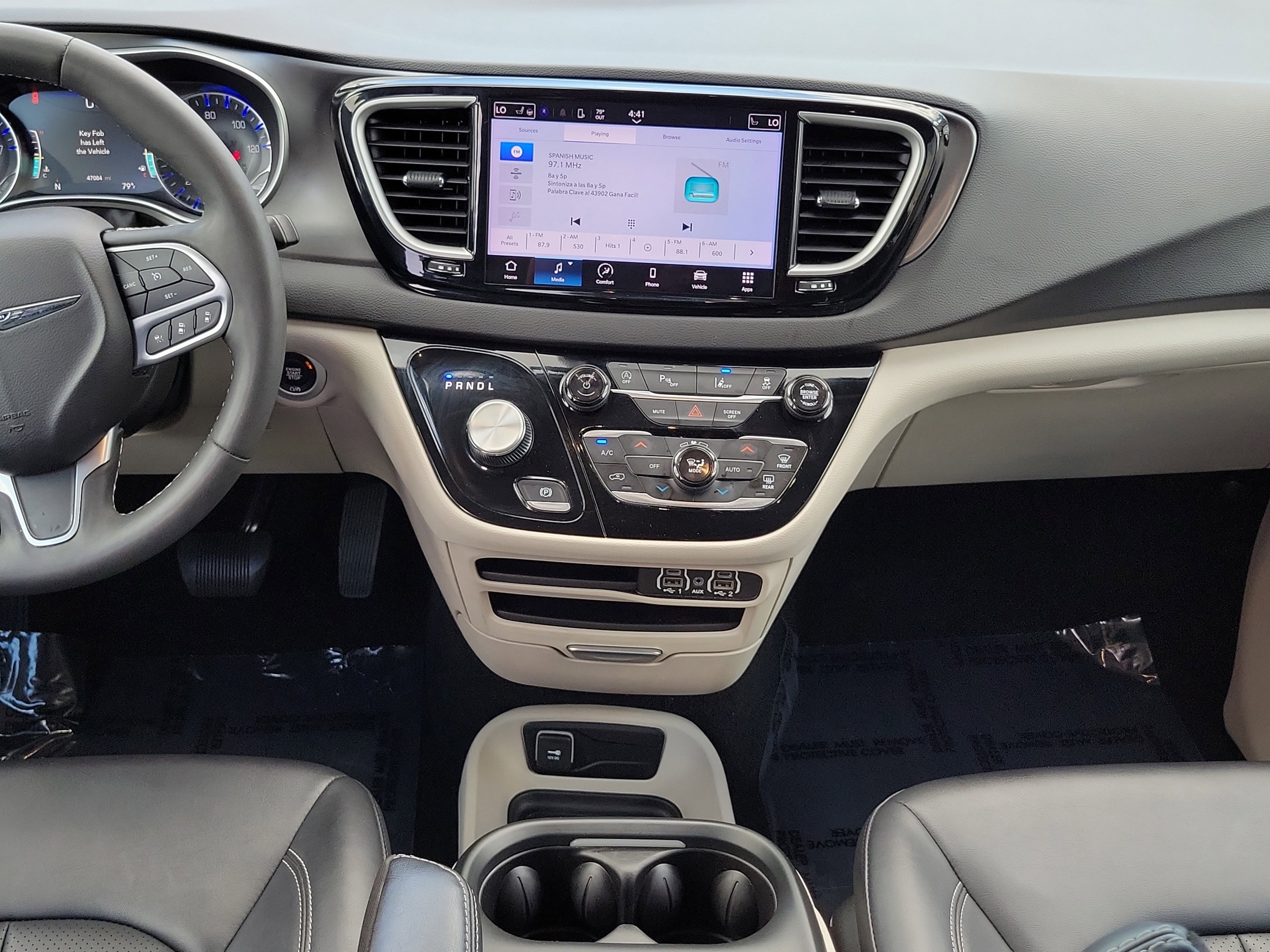 Used 2024 Chrysler Pacifica Touring-L FWD image 15