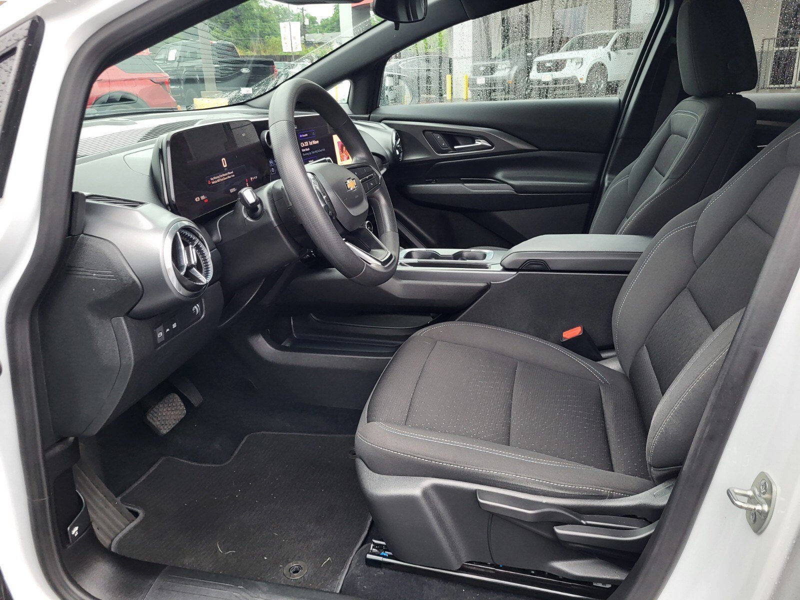 Used 2025 Chevrolet Equinox EV LT image 19