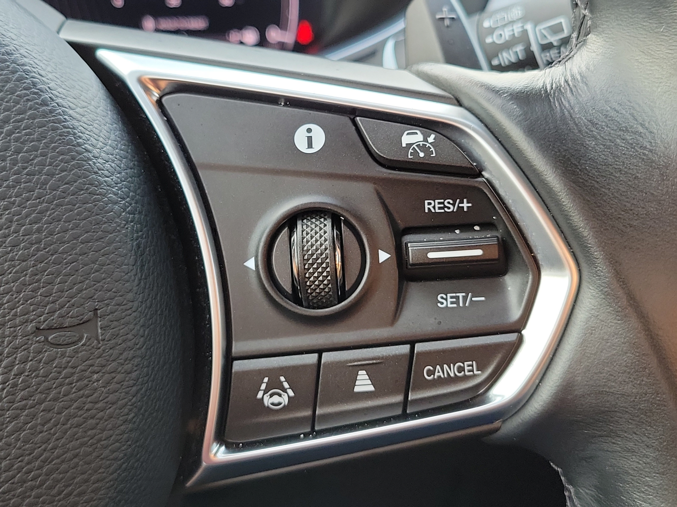 Used 2023 Acura MDX SH-AWD image 24