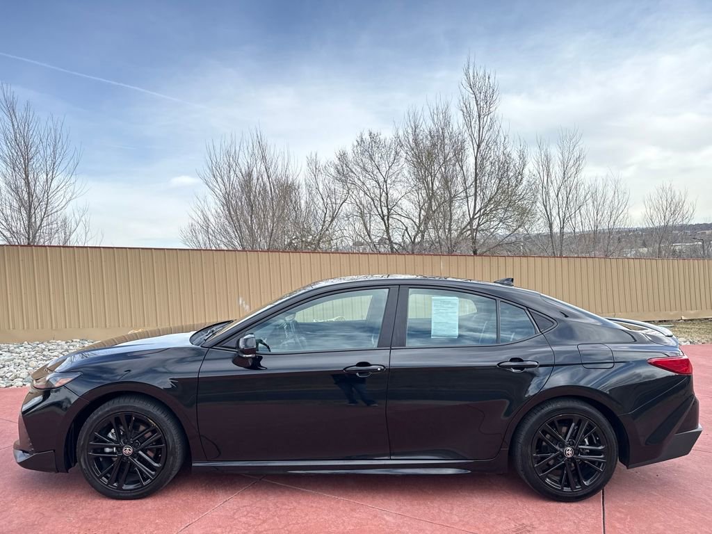 Used 2025 Toyota Camry SE image 4