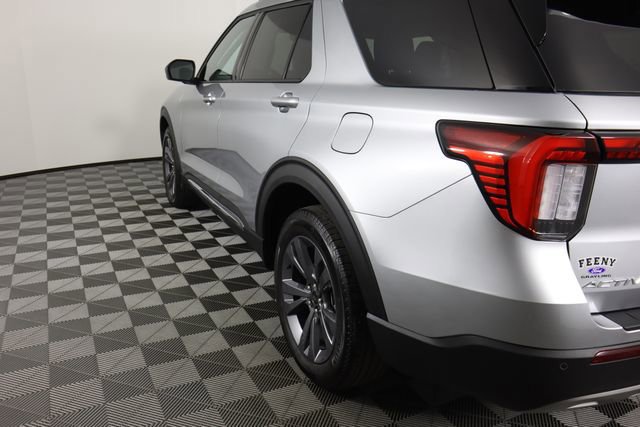 Certified 2025 Ford Explorer Active w/ Active Comfort Package image 4