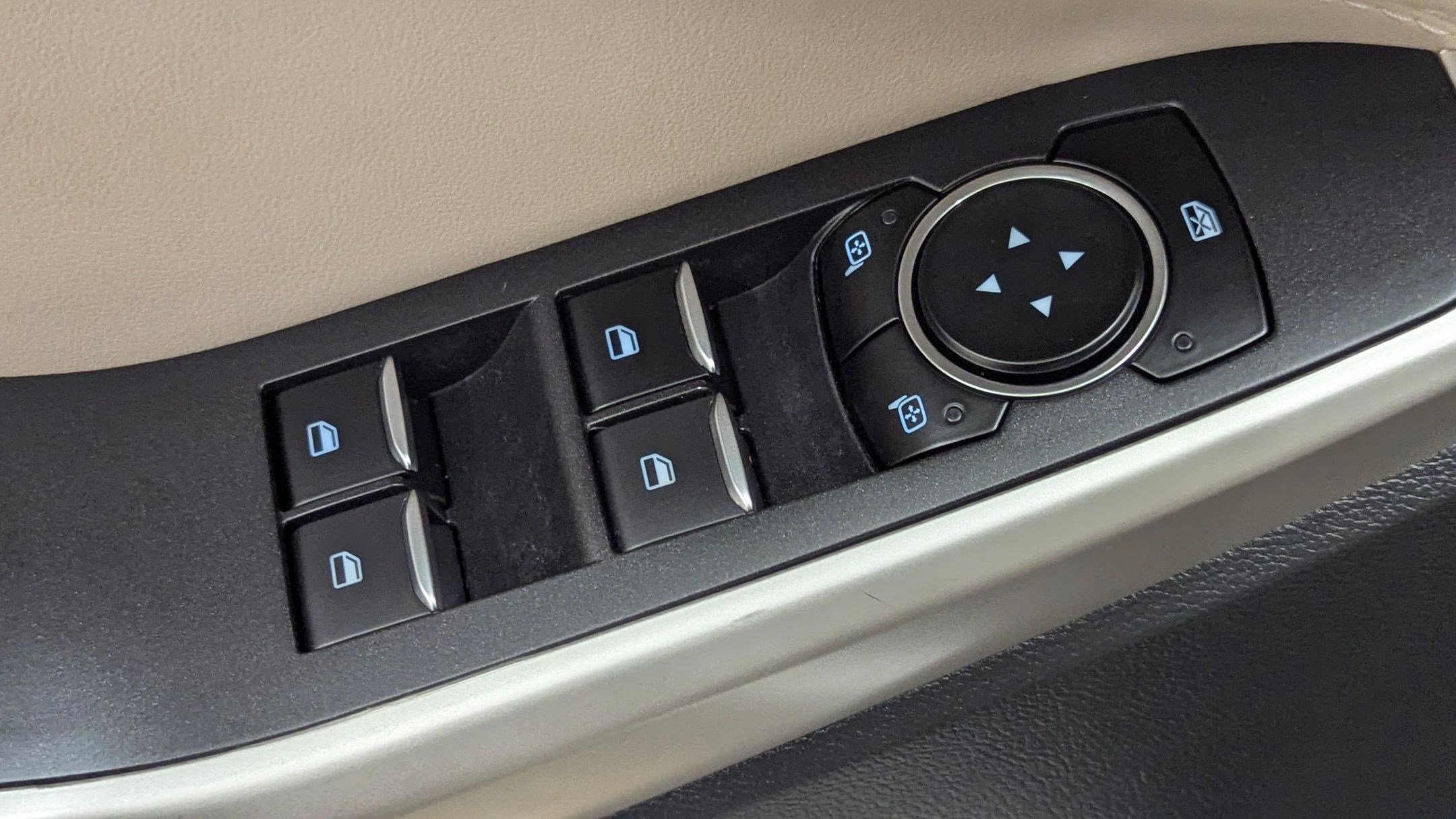 Certified 2022 Ford Explorer XLT w/ Equipment Group 202A image 22