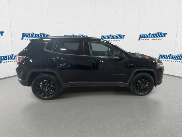 Used 2026 Jeep Compass Latitude AWD/4WD image 12