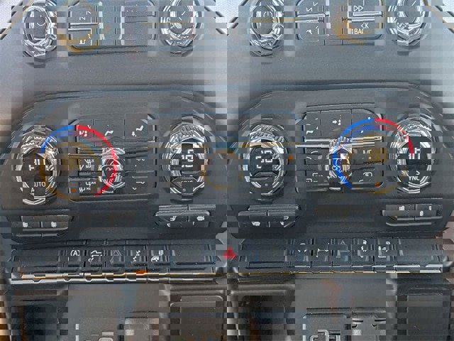 Used 2020 GMC Sierra 1500 SLE w/ SLE Value Package image 21