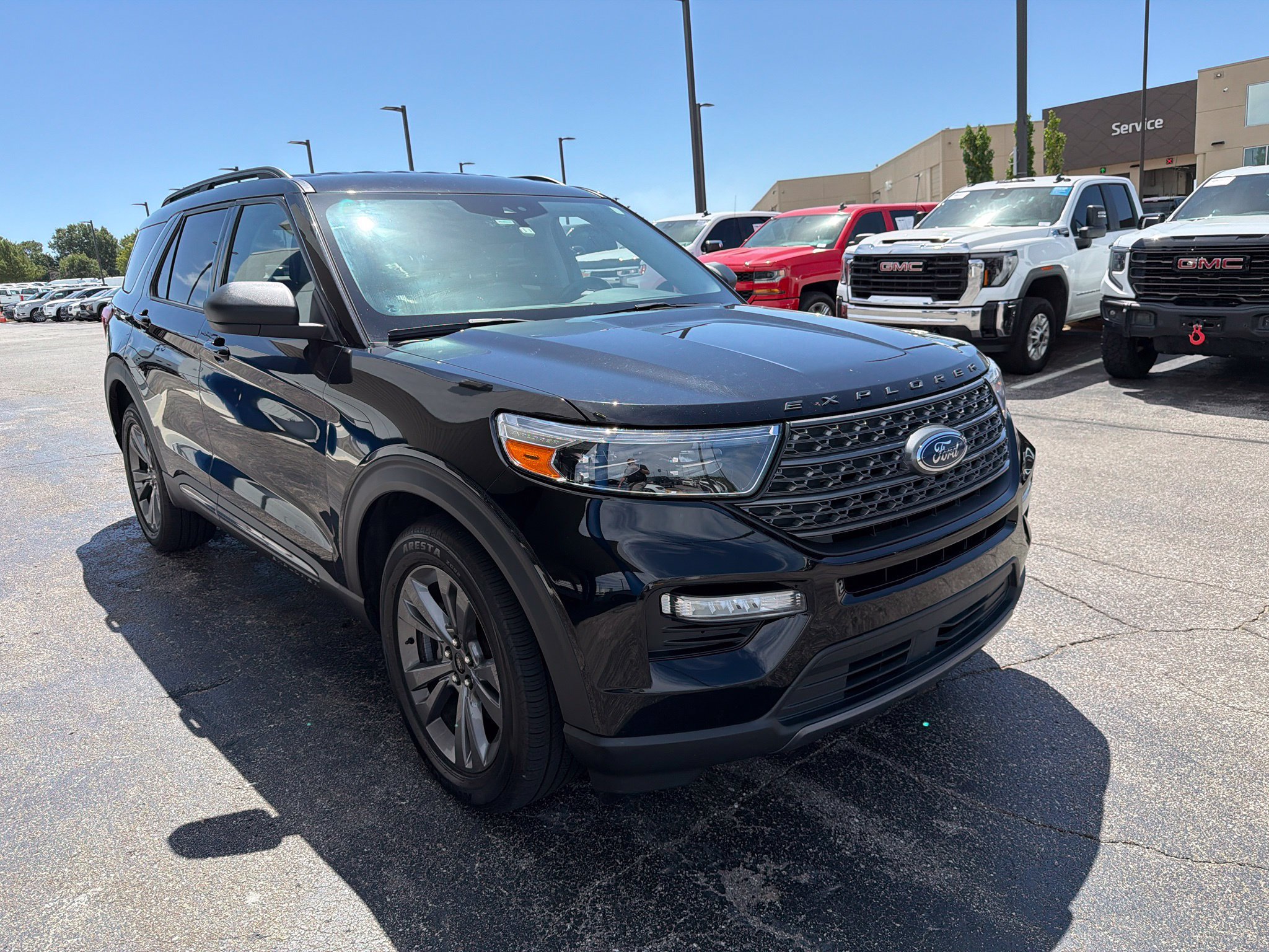 Certified 2021 Ford Explorer XLT w/ Equipment Group 202A AWD/4WD image 4