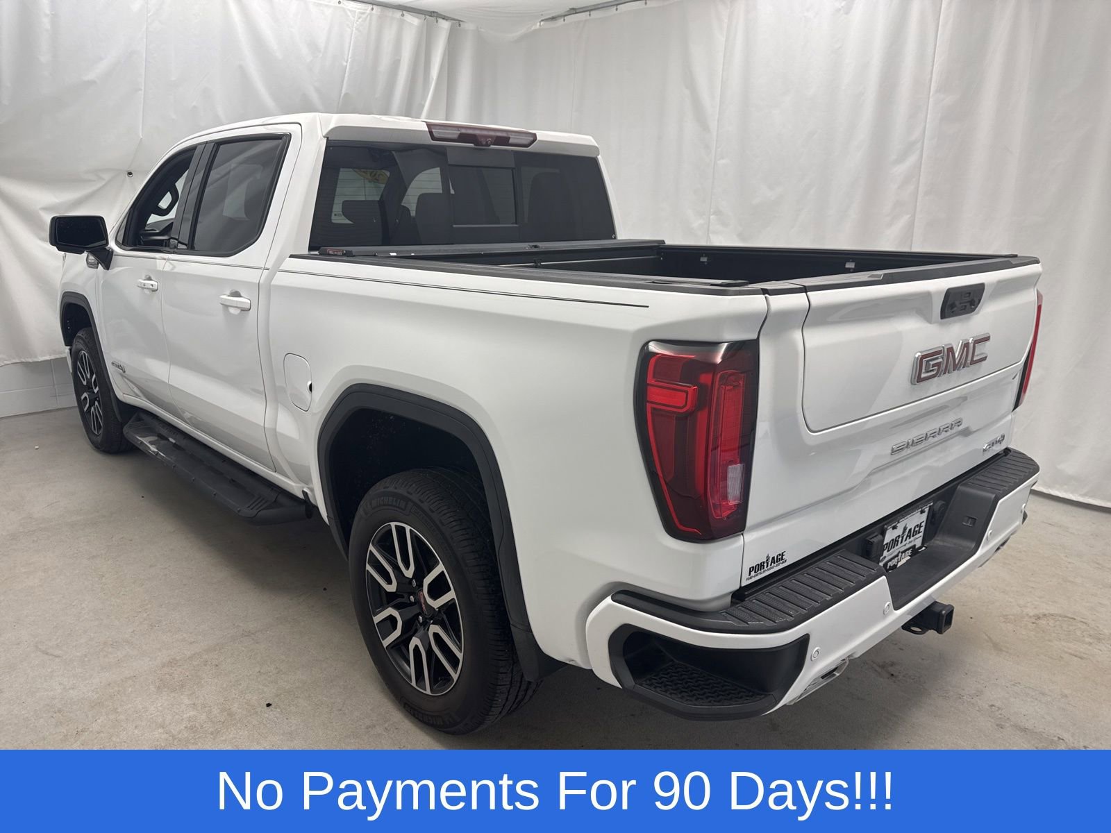 Used 2022 GMC Sierra 1500 AT4 w/ Technology Package AWD/4WD image 6