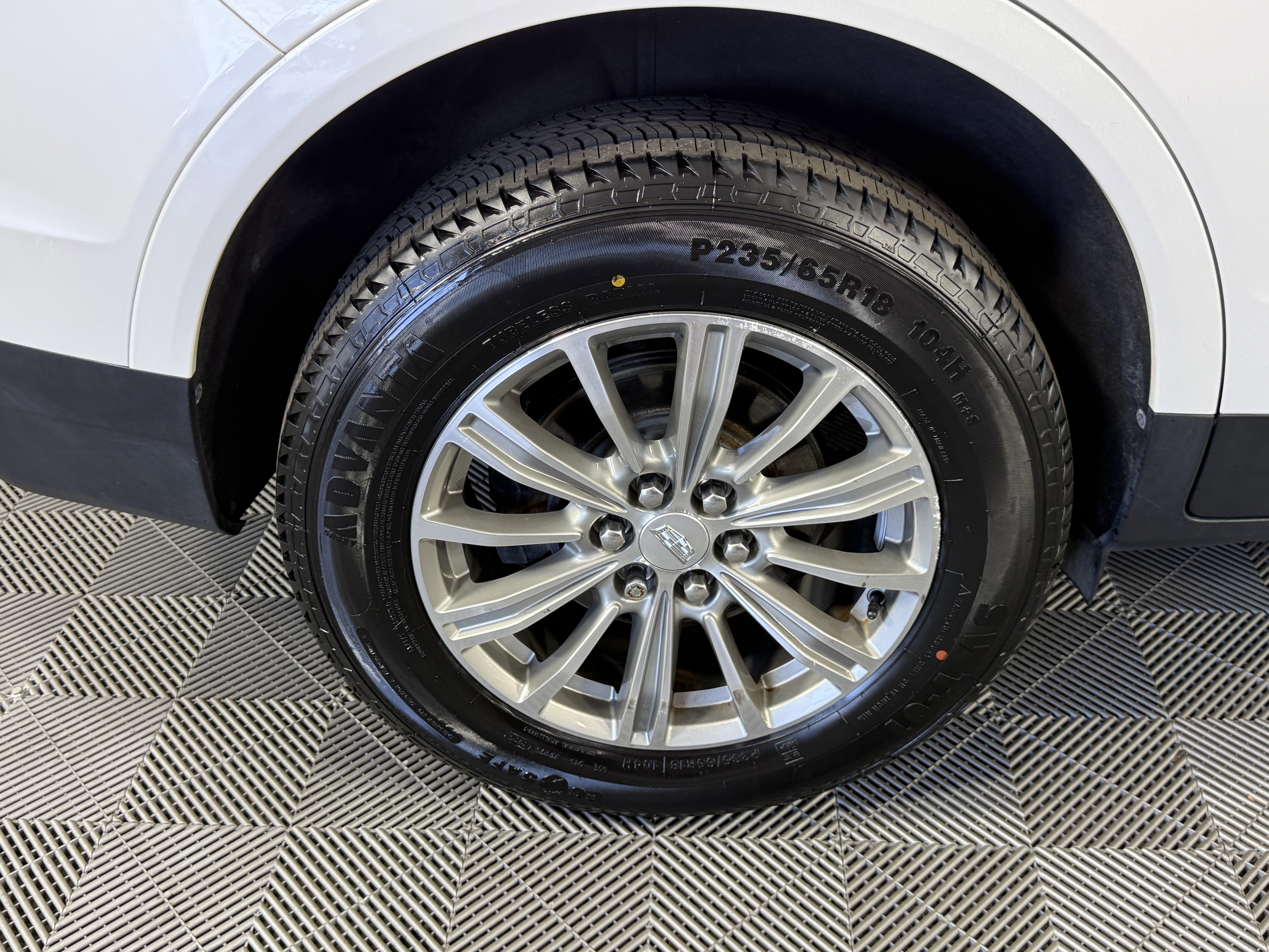 Used 2018 Cadillac XT5 Luxury w/ Driver Awareness Package image 30