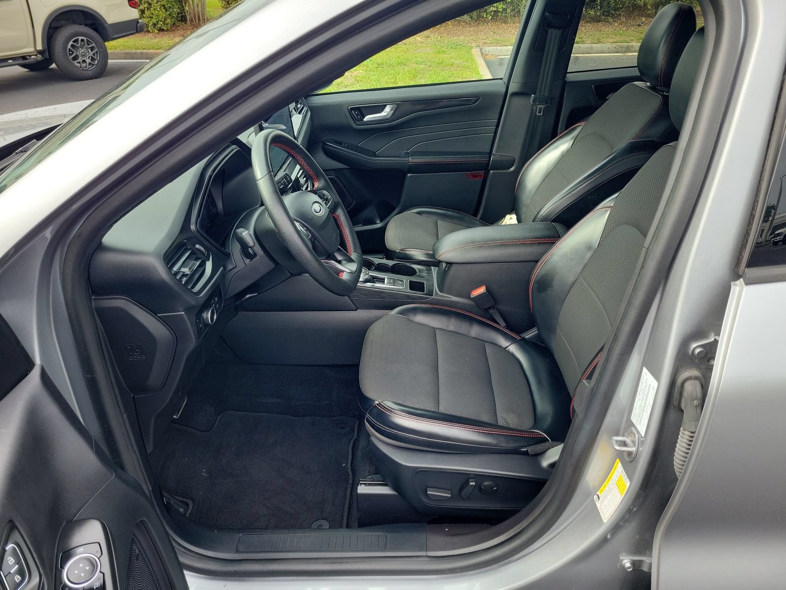 Certified 2024 Ford Escape ST-Line w/ Tech Pack #1 FWD image 17