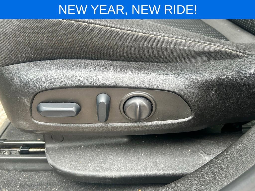 Used 2023 GMC Acadia SLE w/ Driver Convenience Package image 12