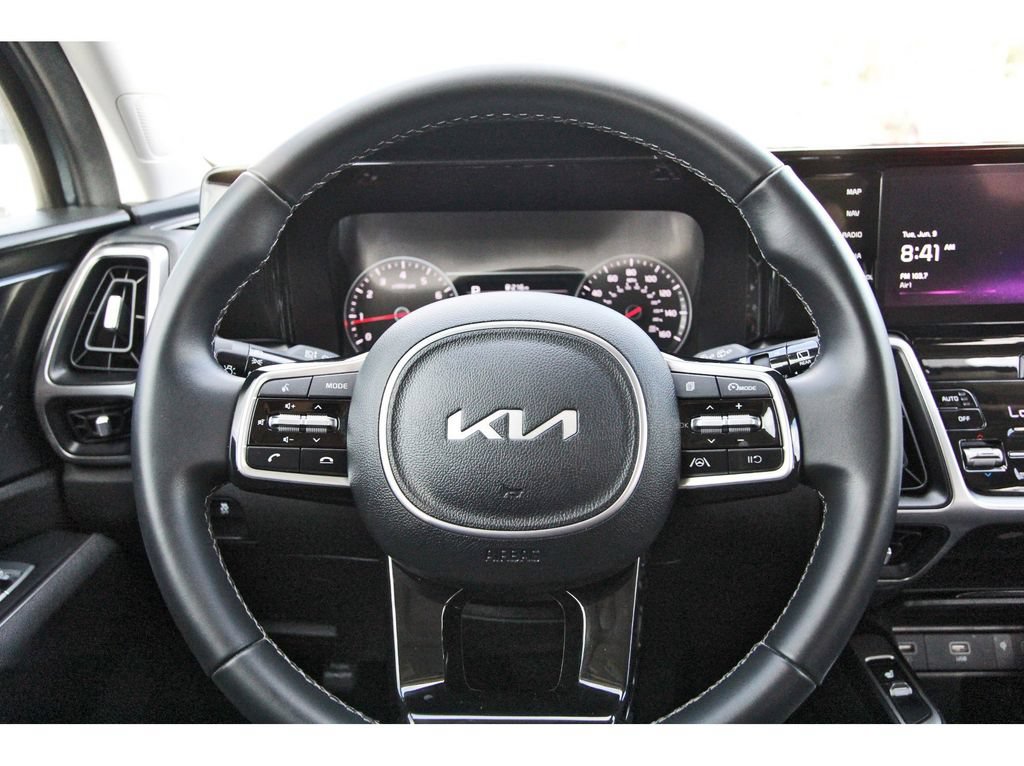 Used 2023 Kia Sorento S w/ Panoramic Sunroof Package FWD image 13