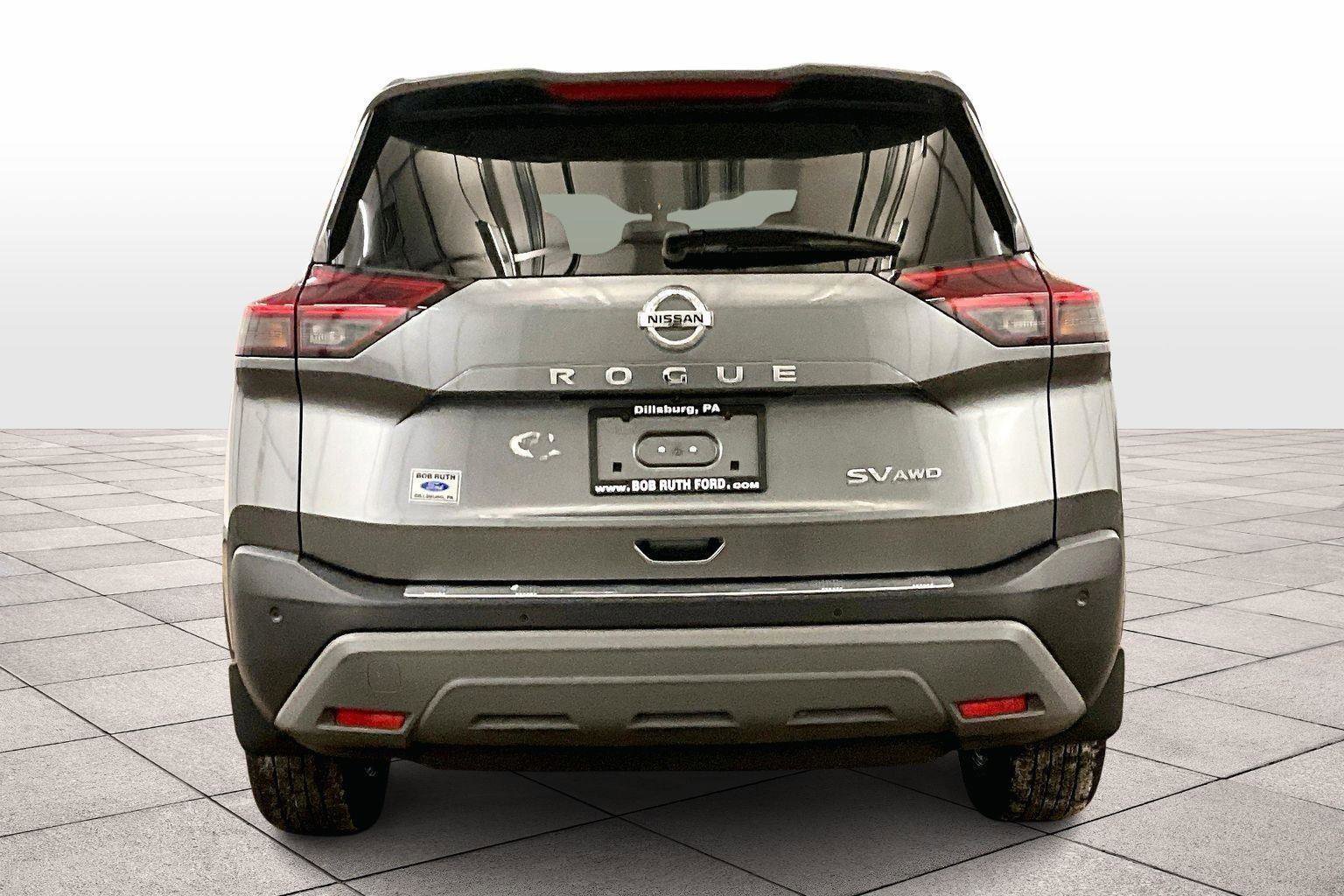 Used 2021 Nissan Rogue SV image 2