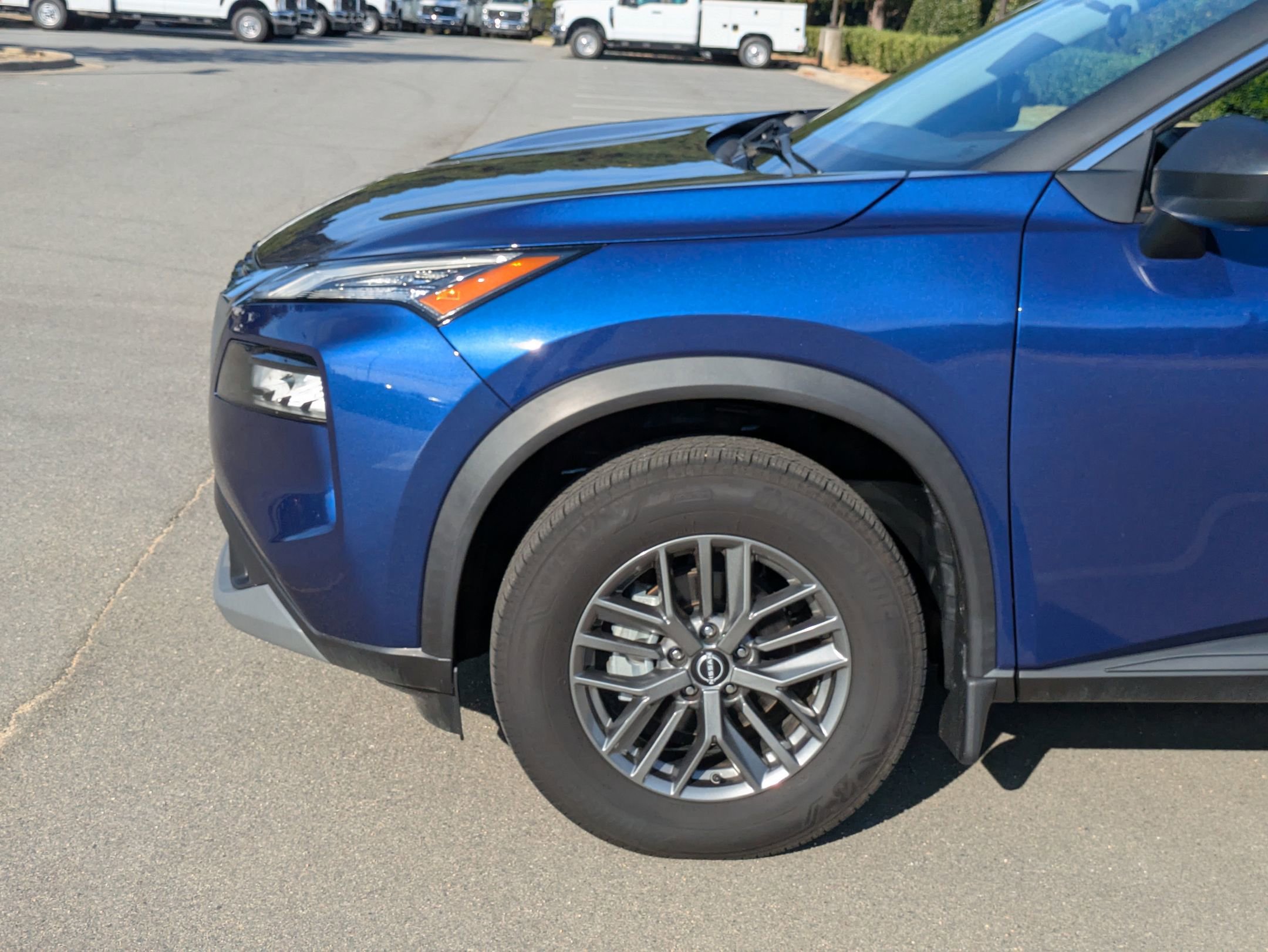 Used 2023 Nissan Rogue S image 11