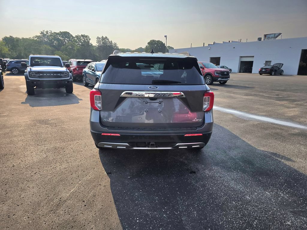 Certified 2023 Ford Explorer XLT w/ Equipment Group 202A AWD/4WD image 4