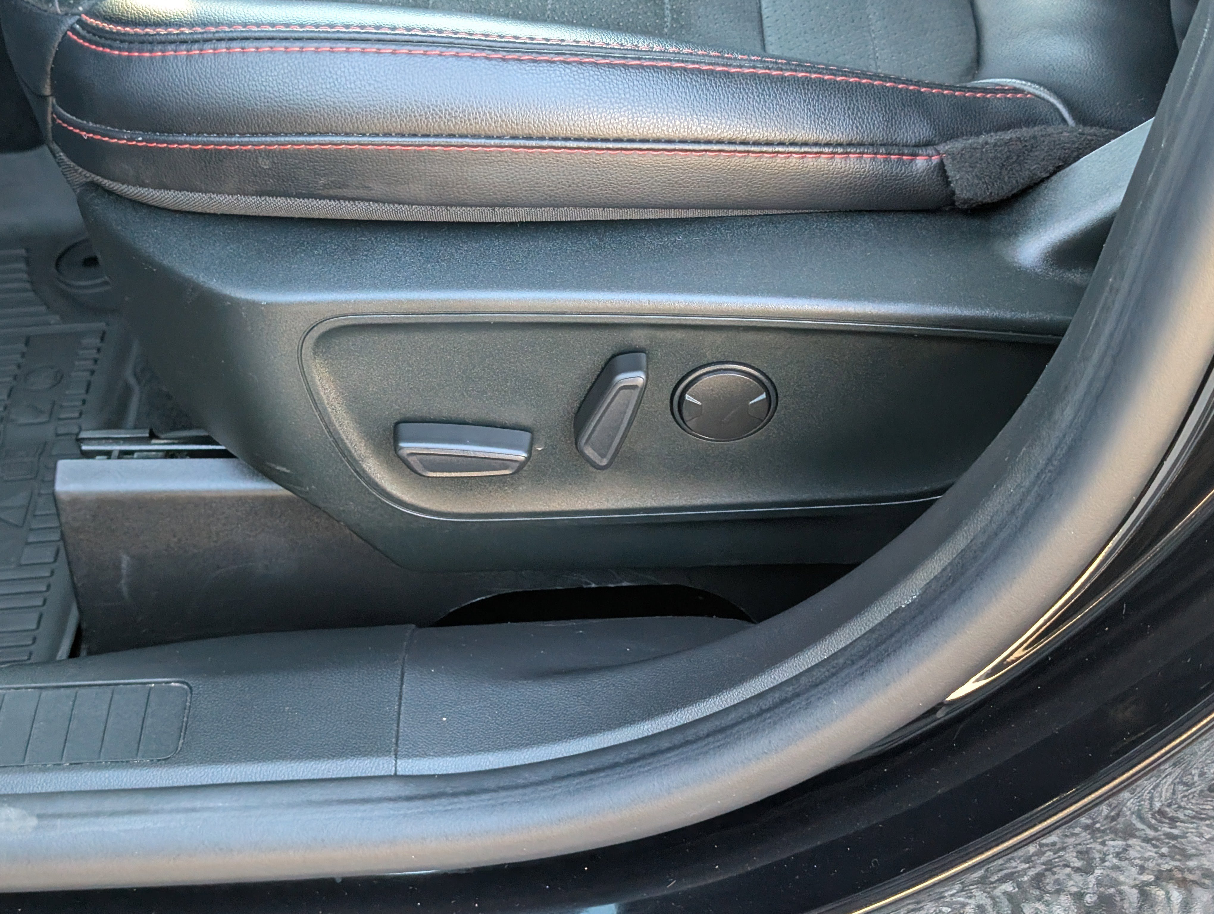 Certified 2022 Ford Escape SEL w/ SEL Stealth AWD Package image 22