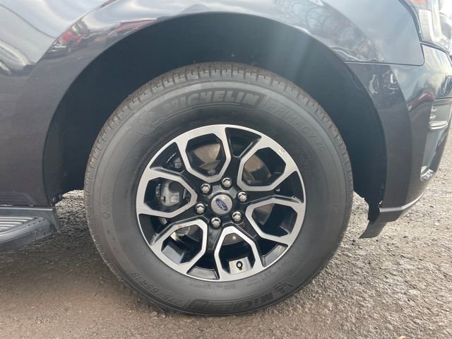 Certified 2024 Ford Expedition XLT image 9