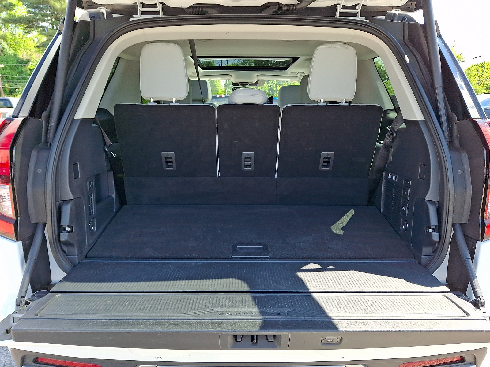 Certified 2025 Ford Expedition Platinum w/ Driver's Package AWD/4WD image 32