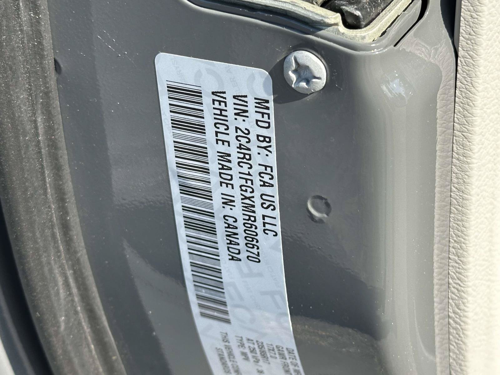 Used 2021 Chrysler Pacifica Touring w/ Cold Weather Group FWD image 11