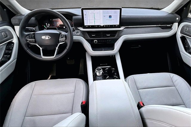 Certified 2025 Ford Explorer Platinum w/ Ultimate Package image 11