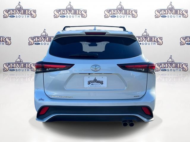 Used 2024 Toyota Highlander XSE FWD image 4