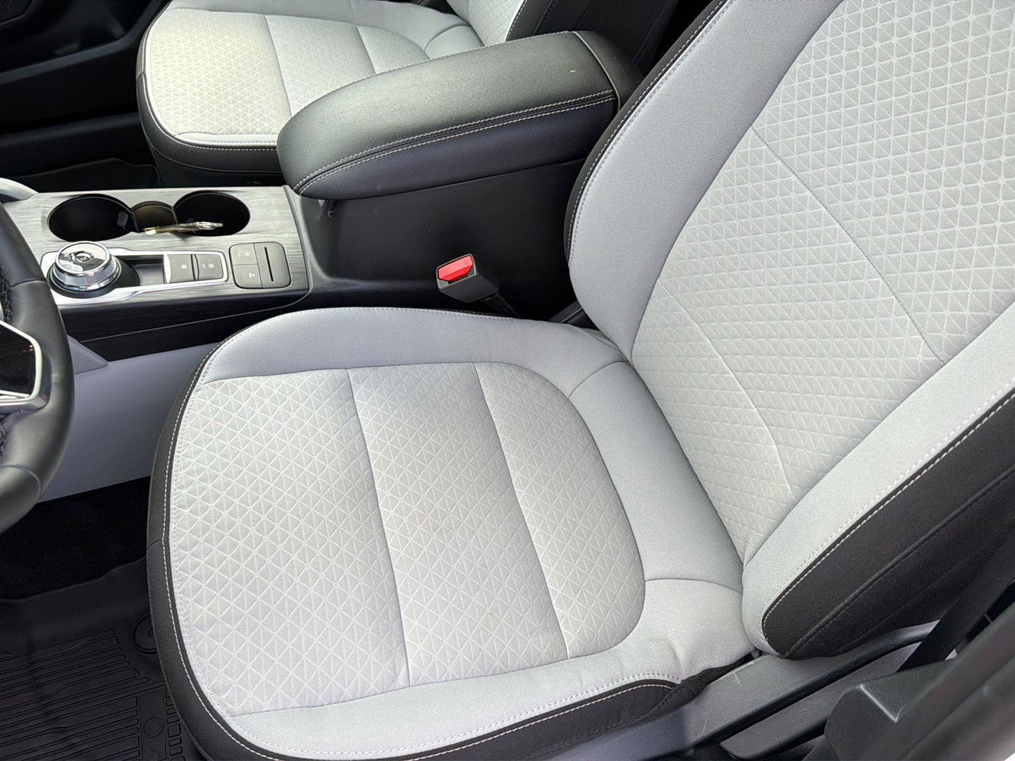 Certified 2025 Ford Escape Active w/ Cold Weather Package FWD image 30