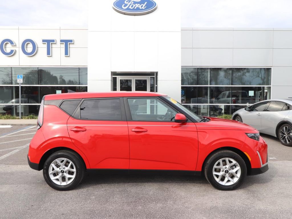 Used 2025 Kia Soul LX w/ LX Technology Package image 15