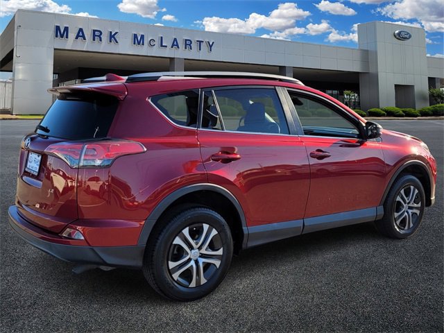 Used 2018 Toyota RAV4 LE image 6