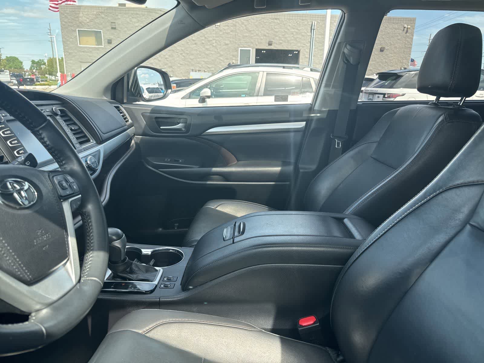 Used 2019 Toyota Highlander AWD V6 image 29