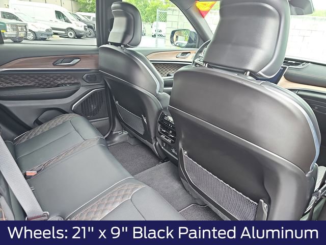 Used 2025 Jeep Grand Cherokee Summit w/ Obsidian Package AWD/4WD image 13