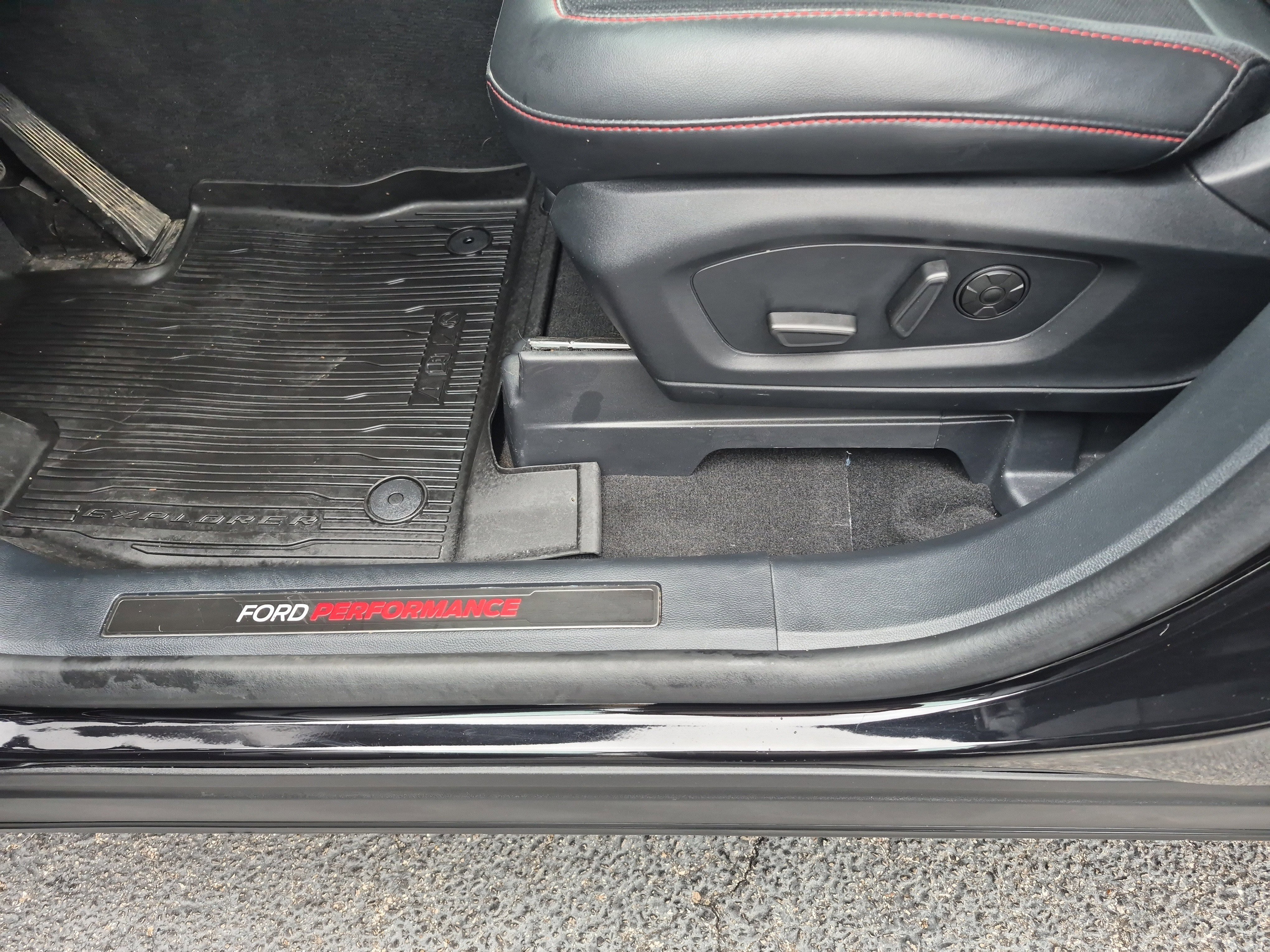 Certified 2025 Ford Explorer ST image 13