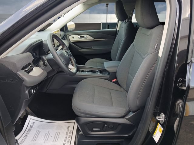 Certified 2025 Ford Explorer Active RWD image 9