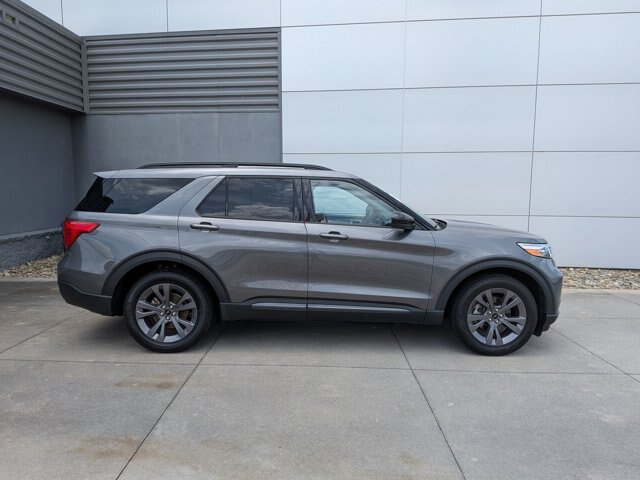 Certified 2023 Ford Explorer XLT w/ Equipment Group 202A RWD image 3