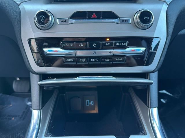 Certified 2022 Ford Explorer XLT w/ Equipment Group 202A RWD image 21