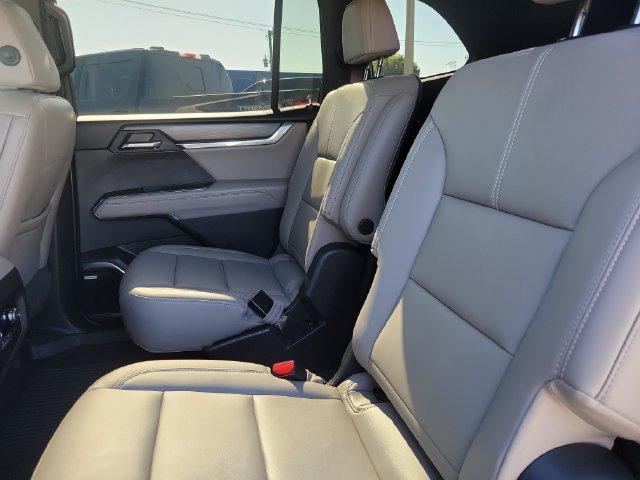 Used 2024 GMC Acadia Elevation w/ Luxury Package FWD image 18