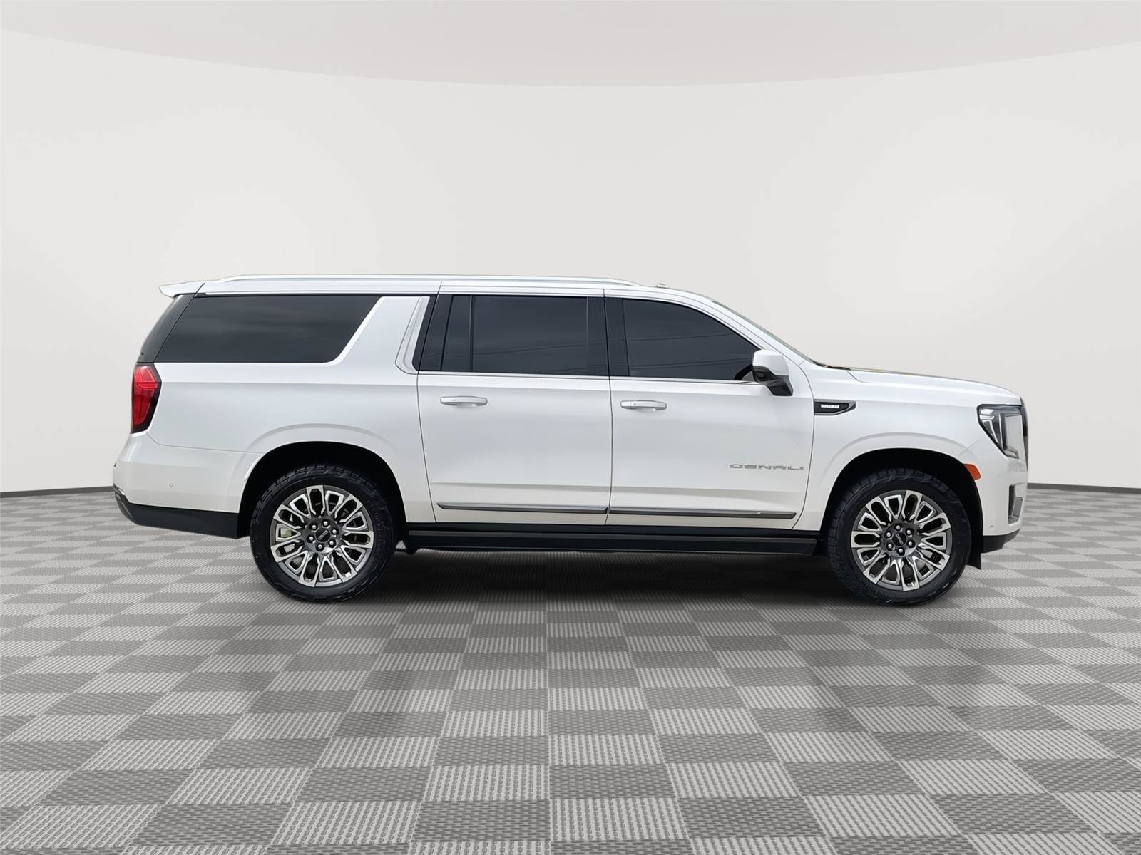Used 2024 GMC Yukon XL Denali Ultimate AWD/4WD image 6