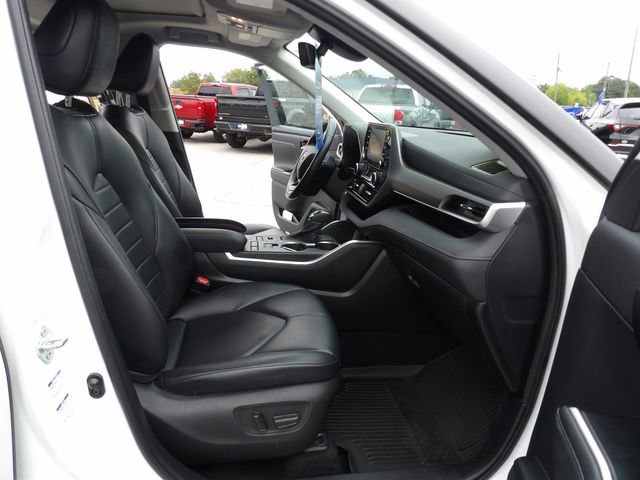 Used 2021 Toyota Highlander XLE AWD/4WD image 34