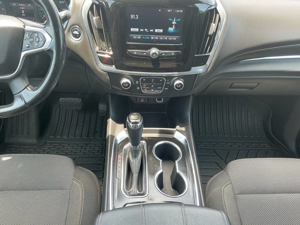 Used 2018 Chevrolet Traverse LT FWD image 20