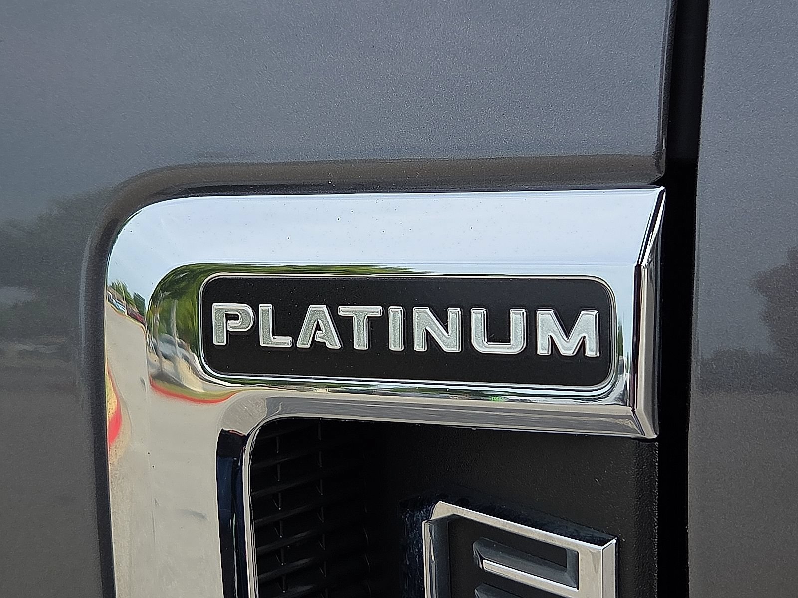 Certified 2022 Ford F250 Platinum w/ FX4 Off-Road Package AWD/4WD image 9