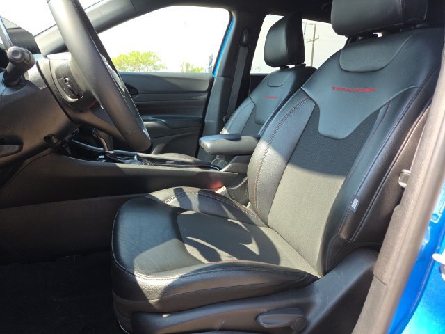 Used 2025 Jeep Compass Trailhawk AWD/4WD image 26